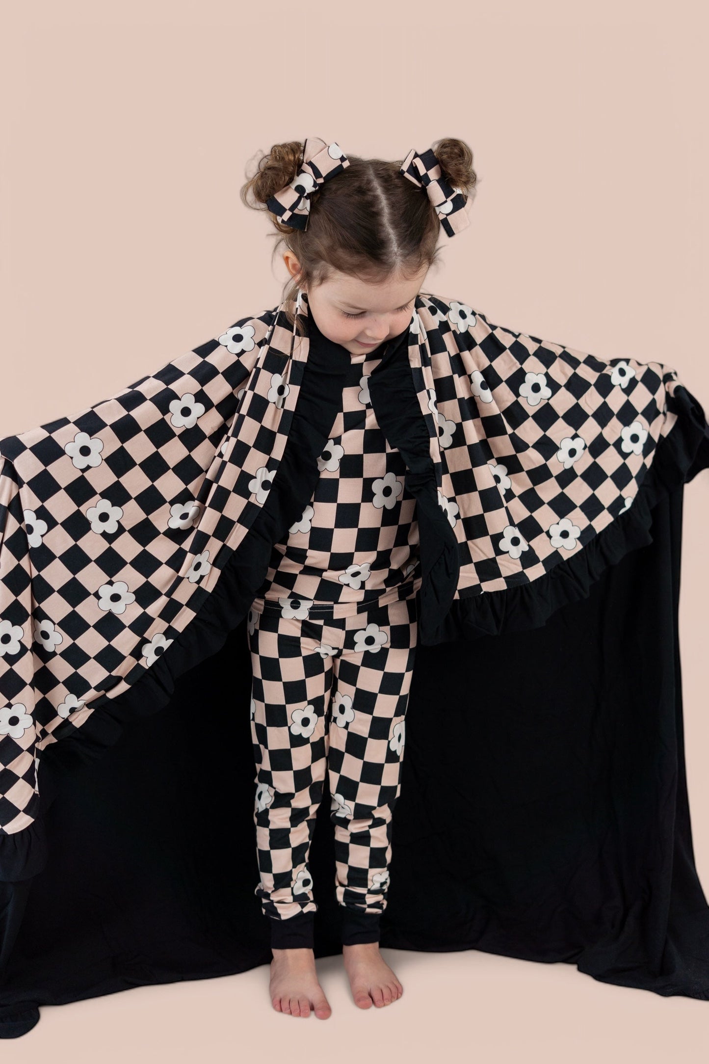 RETRO DAISY CHECKS DREAM RUFFLE BLANKET
