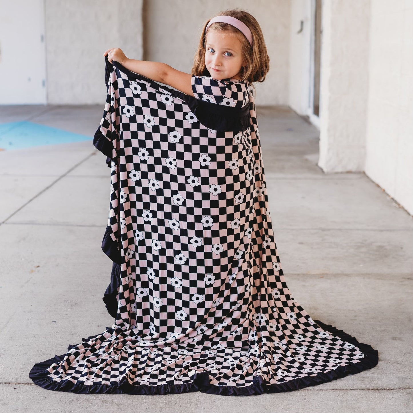 RETRO DAISY CHECKS DREAM RUFFLE BLANKET