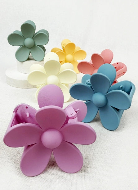 Daisy Matte Hair Claw