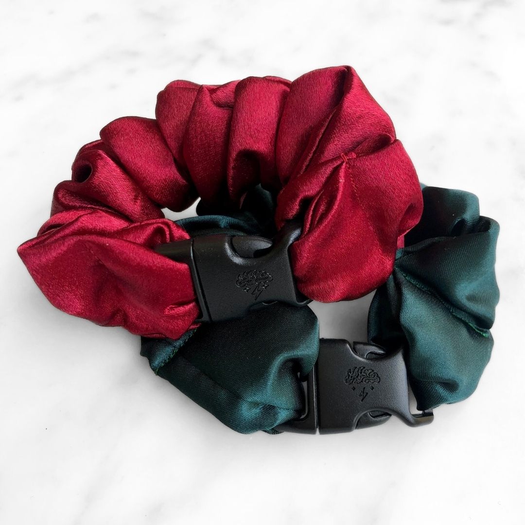 Holly Duo - 2-Pack Christmas Holiday Buckle Scrunchies - No Snagging, No Tangles