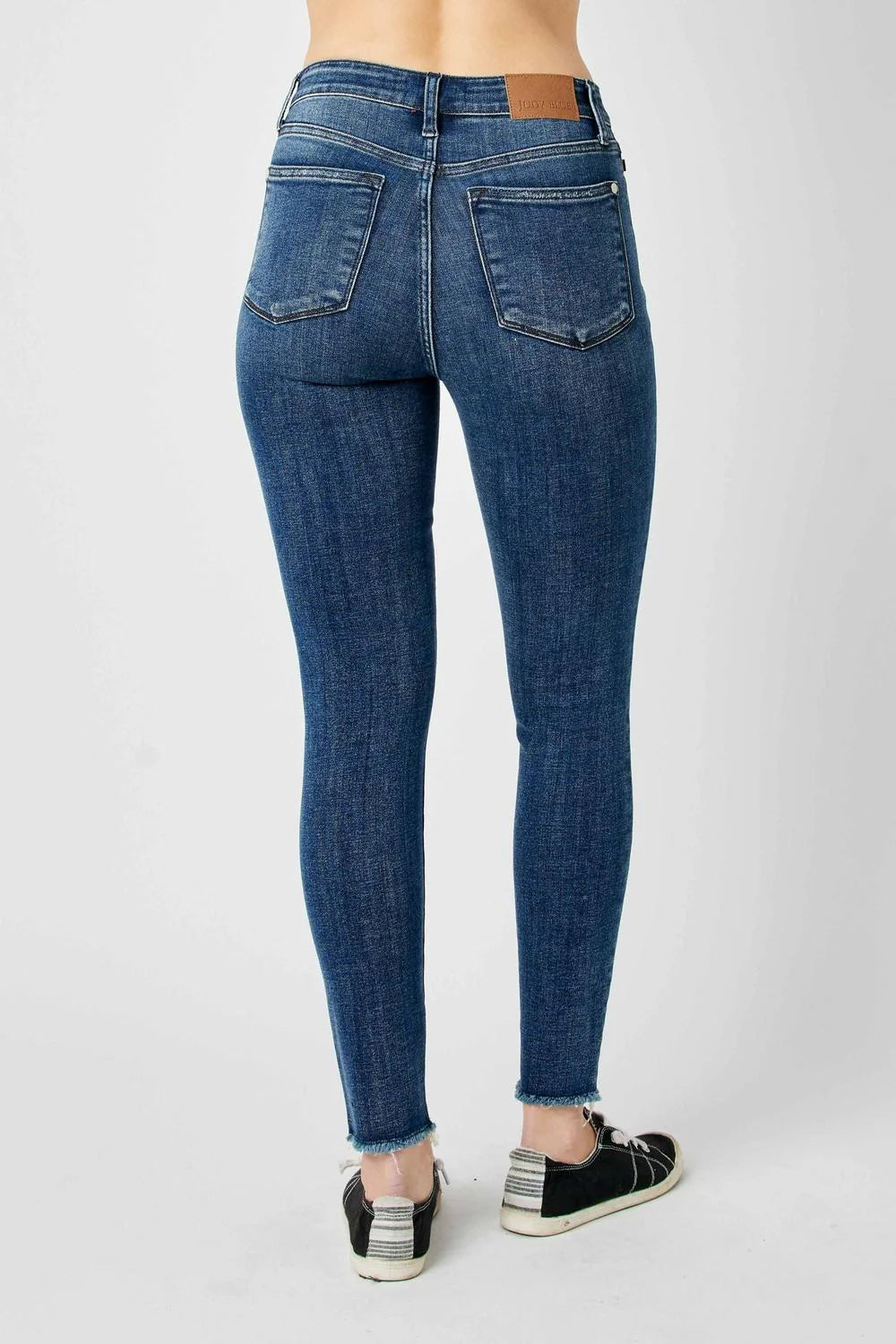 Judy Blue: High Waisted Dark Washed Jeans