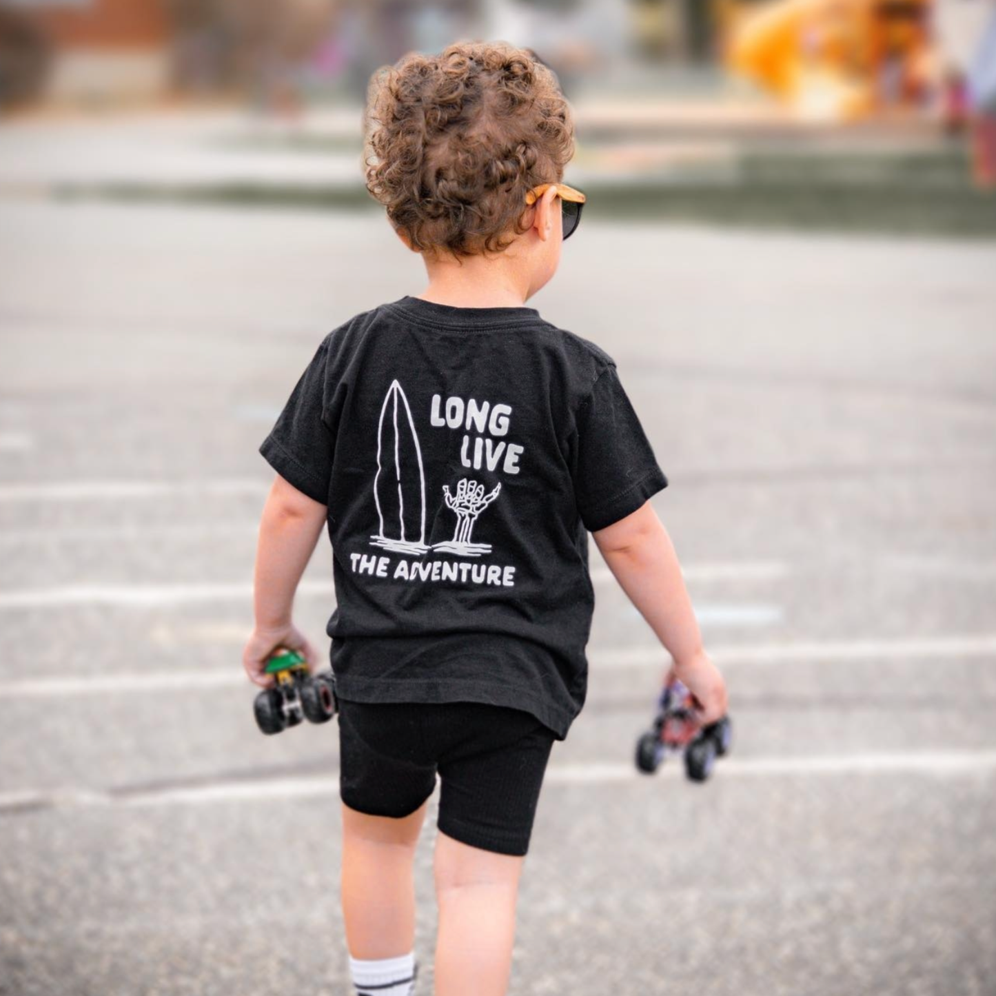 LONG LIVE THE ADVENTURE TEE - BLACK