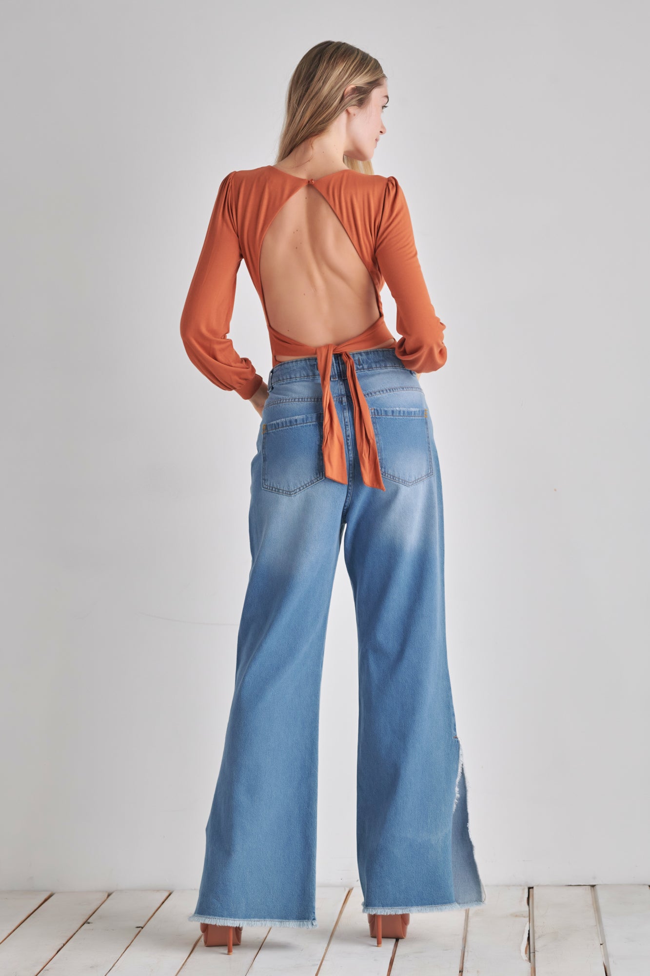 Romantic V-Neck Balloon Sleeve Tie-Back Bodysuit-Red