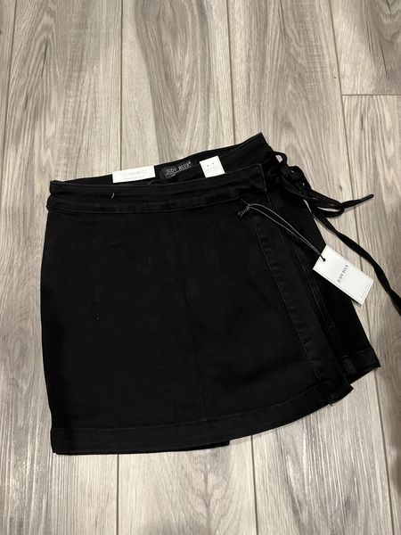 Judy Blue: High Waisted Black Skort