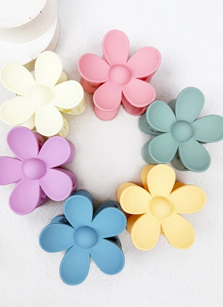 Daisy Matte Hair Claw