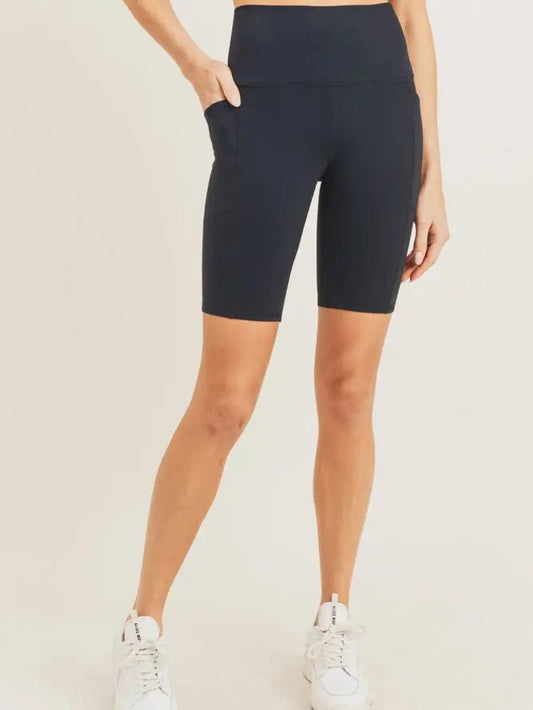 Mono B: Essential Biker Shorts (black)